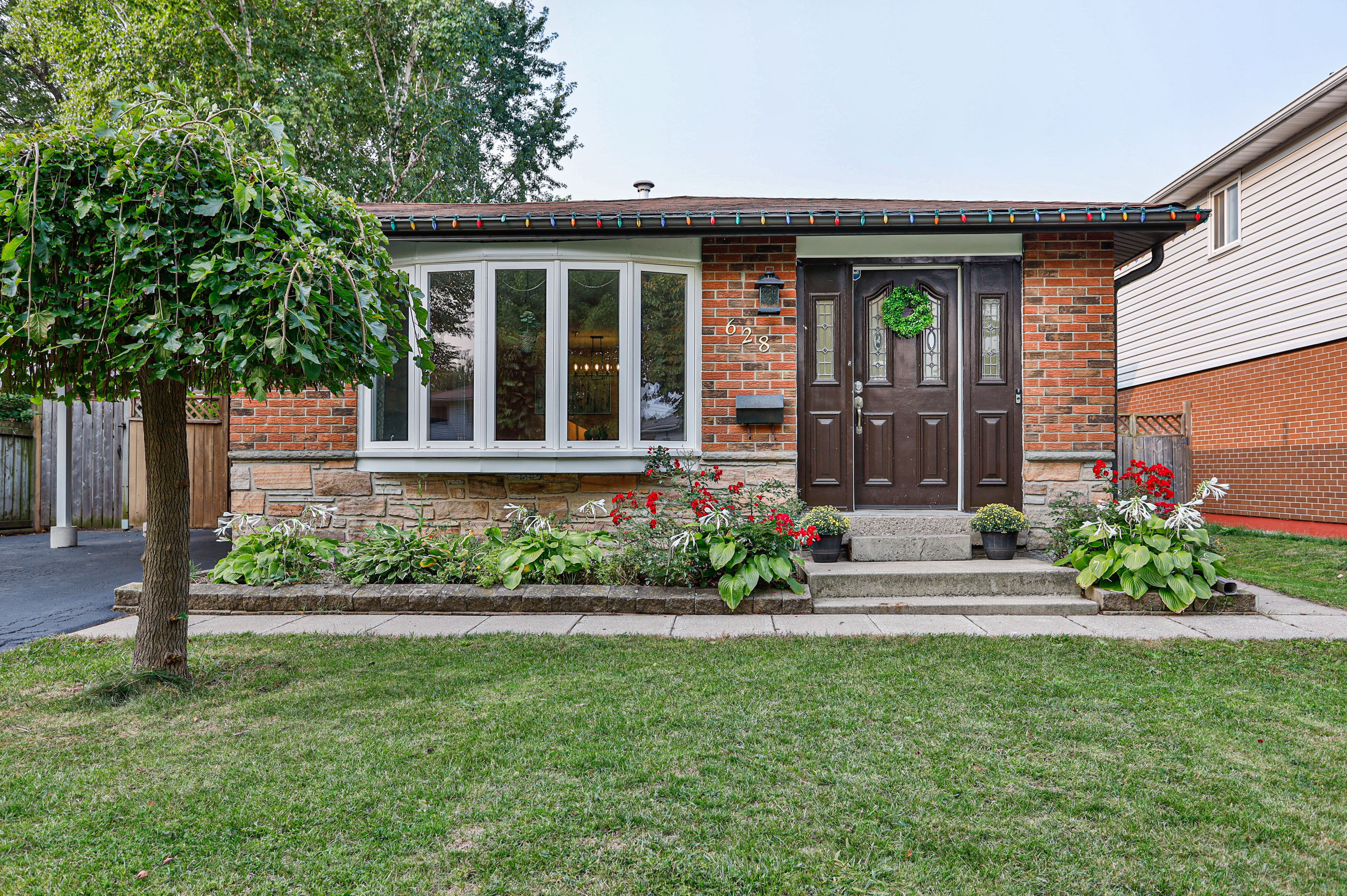 Slideshow :: PropertySpaces - 628 Meadow Lane, Burlington, ON, Canada